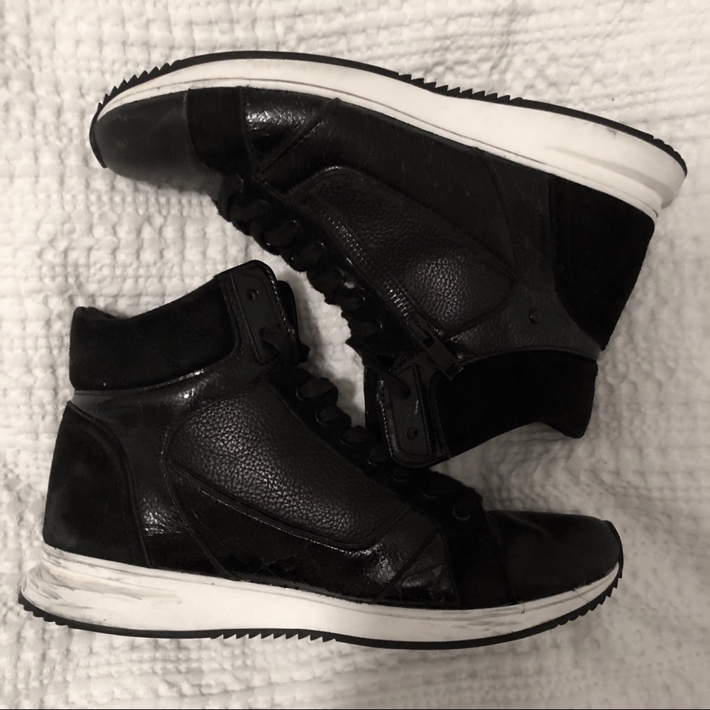 Gently worn Aldo sneakers - size 6.5